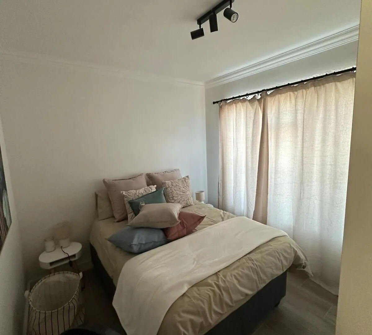 Spacious Beach Apartment With Sea & Ocean View Cape Town