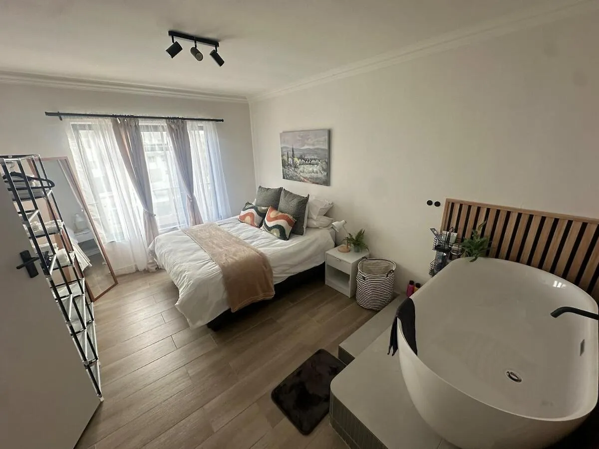 Spacious Beach Apartment With Sea & Ocean View Cape Town