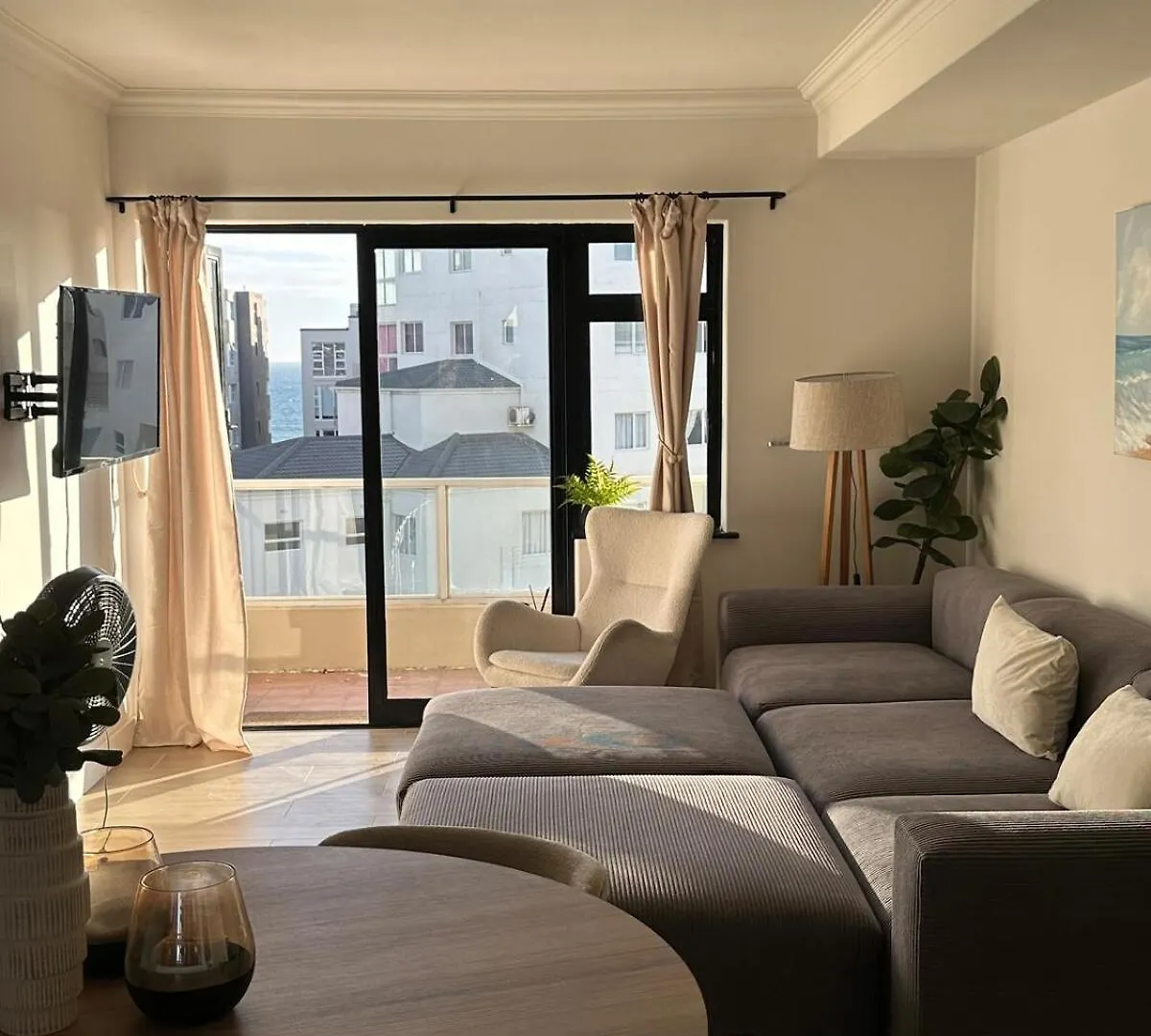 Spacious Beach Apartment With Sea & Ocean View Cape Town